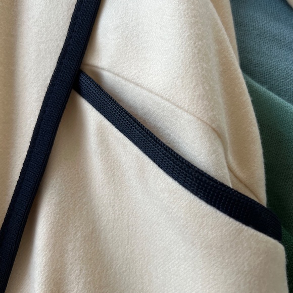 Classic Holt Renfrew Vintage Cream Light Wool Coat With Black Piping - Picture 5 of 8